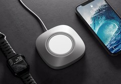 Das Nomad MagSafe Mount verwandelt Apples Ladekabel in eine praktische Ladestation für das Apple iPhone 12. (Bild: Nomad)