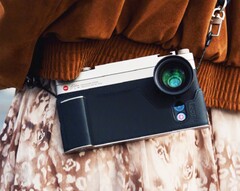 Das Nubia Z80 Ultra erhält durch das Photography Kit fast schon einen Retro-Look. (Bildquelle: Nubia)