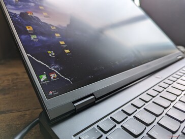 Kein Touchscreen, keine glänzende Oberfläche, kein OLED, kein mini-LED, kein 4K