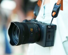 Sirui bietet jetzt zwei besonders günstige Vollformat-Objektive mit Autofokus an.