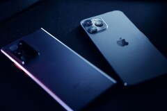 Fast jedes zweite Smartphone stammt aktuell von Apple oder Samsung.