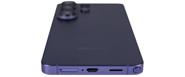 Kinnseite: SIM, Mikrofon, USB, Lautsprecher