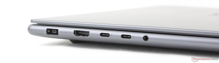 Links: Netzadapter, HDMI 2.1, 2x USB-C Thunderbolt 4 mit DisplayPort 2.1 + Power Delivery, 3,5-mm-Kopfhörer