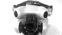 Ein erster Leak der DJI Mini 4 Pro Verpackung liefert Bilder, Specs und bestätigt eine Vermutung zum wichtigsten neuen Feature. (Bild: @quadro_news, editiert)