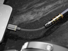 FiiO rüstet Smartphones mit einem 3,5 oder 4,4 mm Kopfhöreranschluss aus. (Bildquelle: FiiO)