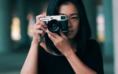 Die Fujifilm X-Pro 3 ist mit einem Hybrid-Sucher eine der ungewöhnlichsten Systemkameras am Markt.