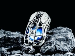 Die GravaStar Mercury M1 Pro ist dank skelettiertem Gehäuse vergleichsweise leicht. (Bild: GravaStar)