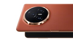 Das Honor Magic V3 sieht mit seiner Triple-Cam im Octagon-Format ein wenig mehr nach professioneller Kamera aus als das Magic V2: (Bildquelle: Honor)