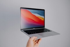 Apple soll im Frühjahr ein MacBook mit iPhone-Prozessor auf den Markt bringen. (Bildquelle: Isaac Martin)