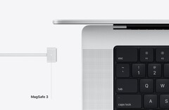 Das neue MacBook Pro bietet wieder einen magnetischen MagSafe-Stecker zum Aufladen. (Bild: Apple)