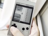 Der Paper Boy S3 emuliert Game-Boy-Spiele auf einem E-Ink-Touchscreen.