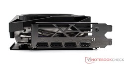 Der Blick auf die externen Anschlüsse der MSI GeForce RTX 4060 Ti Gaming X Trio 8G