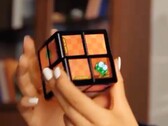WOWCube besitzt gleich 24 kleine Displays, und wird mit einer Reihe von Puzzle-Spielen geliefert. (Bildquelle: Cubios)