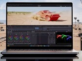 Aufgeklappter Microsoft Surface Laptop Ultra