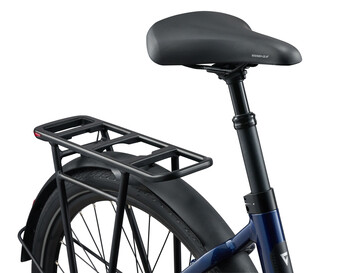 Verbaut sind ein Gepäckträger, eine Federsattelstütze und ein Schloss