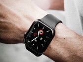 Die Apple Watch bleibt weiterhin die mit Abstand beliebteste Smartwatch der Welt. (Bild: Klim Musalimov)