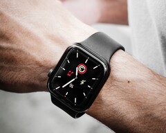 Die Apple Watch bleibt weiterhin die mit Abstand beliebteste Smartwatch der Welt. (Bild: Klim Musalimov)