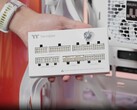 Das Dock-Modul des neuen Thermaltake Dockpower FI Netzteils