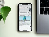 Bislang musste man auf Apps von Drittanbietern zurückgreifen, um eine Webseite im iOS-Standardbrowser zu übersetzen. (Bild: YTCount, Unsplash)