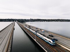Eine Testfahrt mit viel Gewicht über dem Lake Washington. (Bildquelle: Soundtransit)