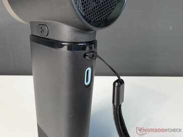 USB-C-Anschluss und Handschlaufe hinten