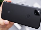 Google halbiert die Laufzeit einiger Pixel 4a per Update, bietet Nutzern aber einen kostenlosen Akku-Tausch. (Bildquelle: Daniel Romero)