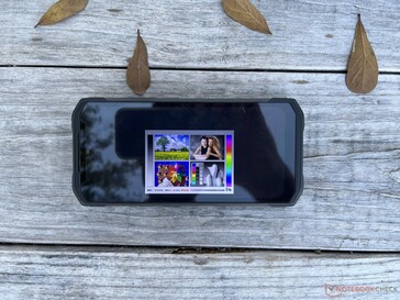 Display im Schatten an einem sonnigen Tag