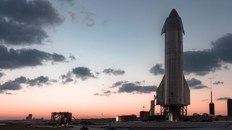 Mit dem Starship von SpaceX sollen in Zukunft bis zu 400 Satelliten auf einmal in den Orbit gebracht werden (Bild: SpaceX)