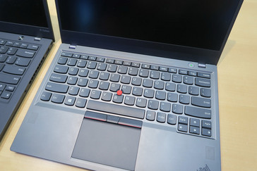 Kleinere Tastatur und Lautsprecher auf der Oberseite (Bildquelle: japanese.engadget.com)