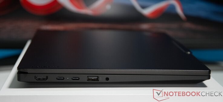 Links: HDMI 2.1, up to 4K/60Hz, 2x USB-C (USB4 40Gbps), with USB PD 15-65W and DisplayPort 1.4a, 1x USB-A (USB 10Gbps), Always On, 1x Headphone / microphone combo jack (3.5mm)