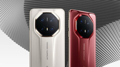 Der Nachfolger zum hier abgebildeten Huawei Mate 70 RS bietet eine Keramik artige Rückseite (Bildquelle: Huawei)