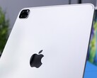 Mit einem Apple Logo aus Glas könnte das neue iPad Pro 2022 womöglich endlich kabellos geladen werden (Bild: Daniel Romero)