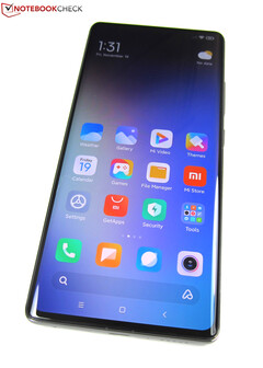 Sein gewölbtes AMOLED-Panel verleiht dem Xiaomi Mix 4 ein rahmenloses Design.