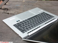 Wir hatten die teuerste Variante des HP EliteBook 845 G9 im Test, mit Ryzen 9 PRO 6950HS, 32GB RAM, 1TB SSD und Blickschutz Display