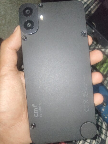 Zum Vergleich: Ein sehr ähnliches Foto des CMF Phone 1 (Bildquelle: MeanJuggernaut7985 via Reddit)