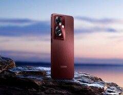 Das Oppo F25 Pro 5G setzt wahlweise auf eine strukturierte Rückseite in auffälligem Rot. (Bild: Oppo)