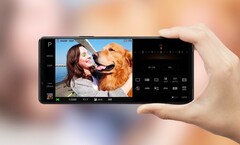 Das Sony Xperia 1 III gibts bis Ende März mit kostenlosen Sony WH-1000XM3 und zwei Kinotickets. (Bild: Sony)