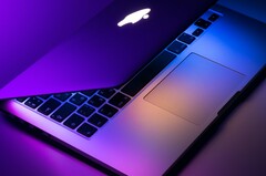Apple testet ein neues Feature zur Verlängerung der Lebenszeit des MacBook-Akkus. (Bild: Dmitry Chernyshov, Unsplash)