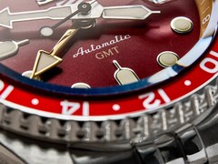 Seiko 5 Sports GMT HDB016 Naufnahme der Lünnette
