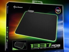 Soft-Gaming-Maus-Mat mit bunter Beleuchtung: Sharkoon 1337 RGB.