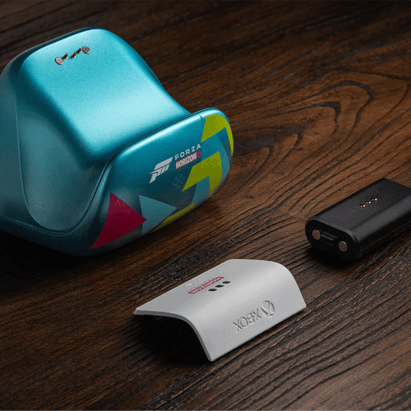 The 8BitDo Forza Horizon 6 charging dock comes with a battery and battery door for your Xbox wireless controller.