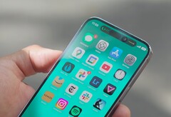 Die Dynamic Island des iPhone 14 Pro sieht bei Sonnenlicht nicht so schick aus wie in Innenräumen. (Bild: The Verge / YouTube)