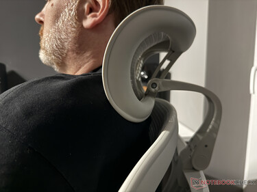 Ab rund 180 cm Körpergröße müsste die Kopfstütze aber noch etwas höher sitzen