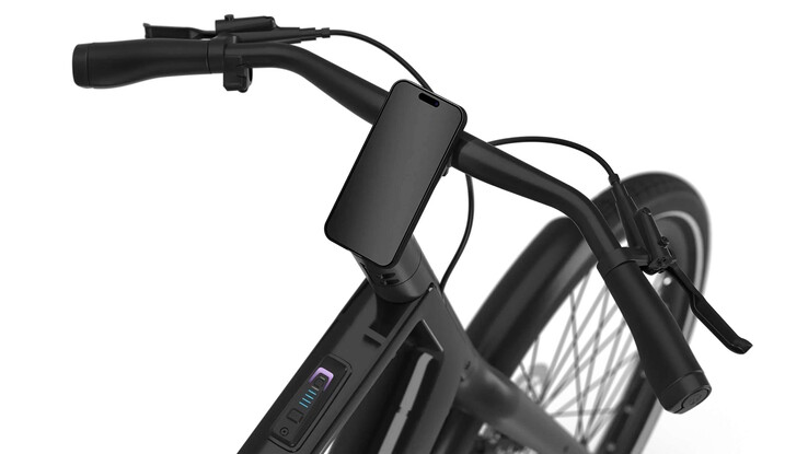 Ein Smartphone lässt sich montieren, ein eigenes, größeres Display bringt das Curb C1 nicht