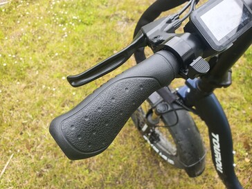 Lenkergriffe wirken etwas billig und können bei zu viel Kraftaufwand rutschen