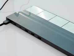 Das Dock bietet nur wenige Anschlüsse …