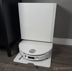 Mova S70 Roller beim Laden.