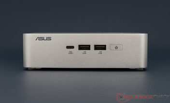 Asus NUC 15 Pro+ - Anschlüsse an der Vorderseite