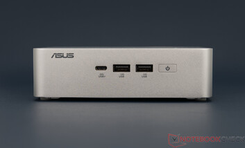 Asus NUC 15 Pro+ - Anschlüsse an der Vorderseite
