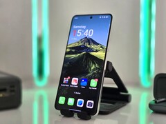 Android-Nutzer können sich das OnePlus 13 heute für unter 700 Euro bestellen (Bildquelle: Marcus Herbrich)
